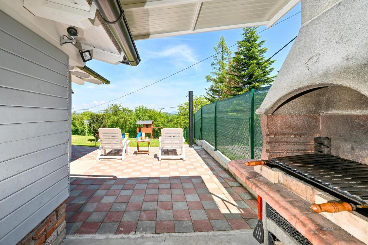 Cvetkova Hiza Sa Jacuzzijem Villa Tuheljske Toplice Exterior photo