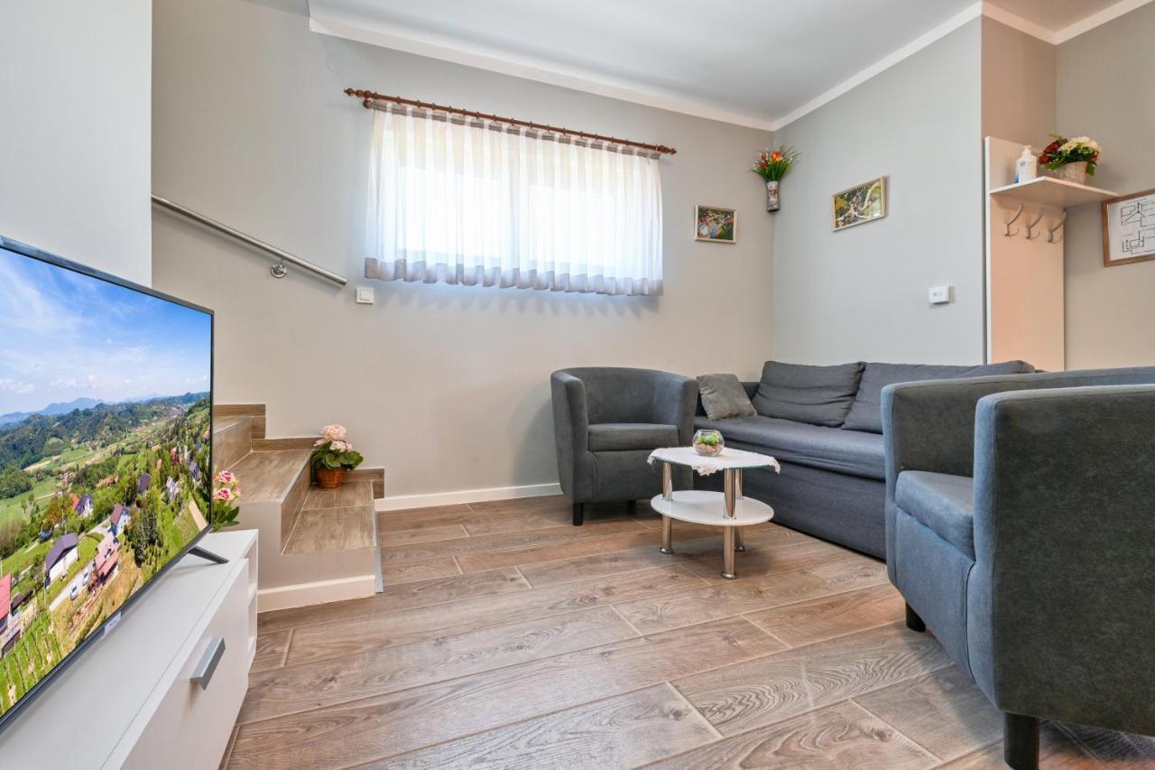 Cvetkova Hiza Sa Jacuzzijem Villa Tuheljske Toplice Exterior photo