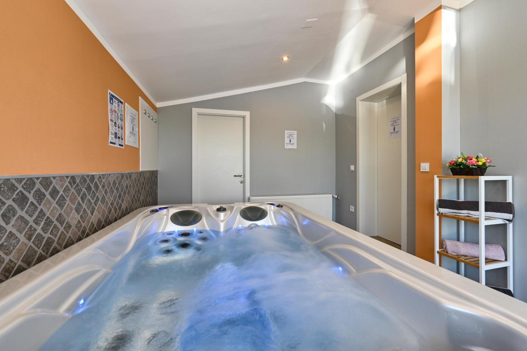 Cvetkova Hiza Sa Jacuzzijem Villa Tuheljske Toplice Exterior photo