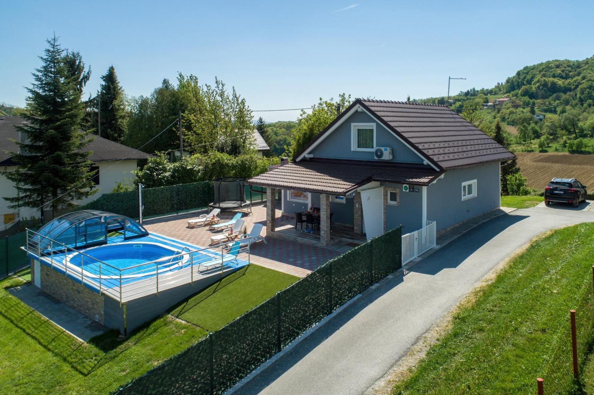 Cvetkova Hiza Sa Jacuzzijem Villa Tuheljske Toplice Exterior photo